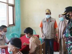 Sekda Kabupaten Sukabumi Monitoring Vaksinasi di Kecamatan Sukalarang