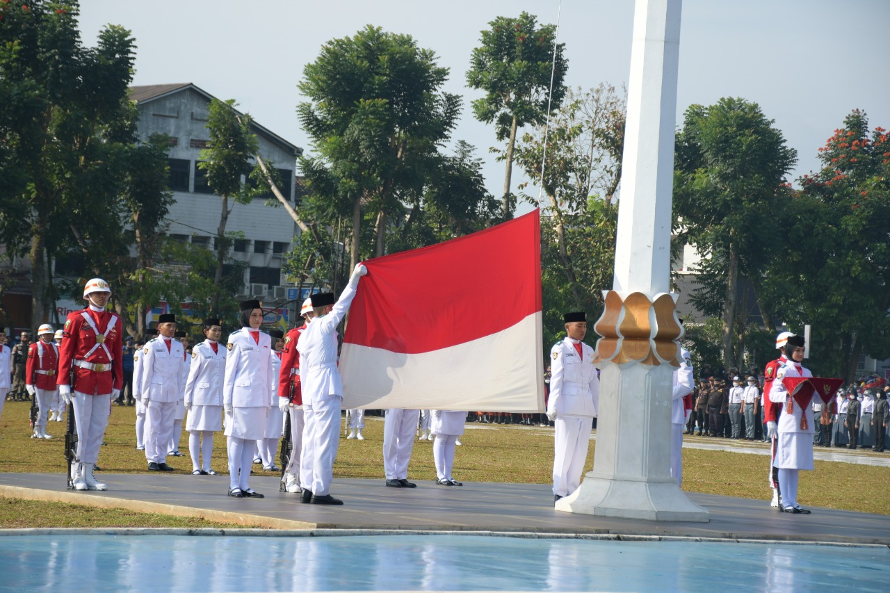 Pengibaran Bendera Merah Putih di Lapang Merdeka Kota Sukabumi