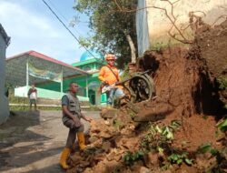 Tanah Longsor di Parakansalak Kabupaten Sukabumi, Ancam Rumah Warga