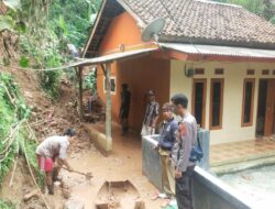 Tiga Rumah di Kampung Sinaresmi Rusak Akibat Diterjang Longsor