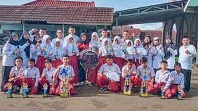 Membanggakan, MI Sudajaya Sukabumi Raih Belasan Piala Dalam Perlombaan Marching Band