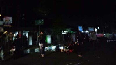 Duar, Dua Kendaraan Roda Dua Terlibat Adu Banteng di Jalan Pertigaan Cimanggah Sukabumi