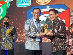 Pemerintah Kota Sukabumi Raih Penghargaan UHC Award 2023