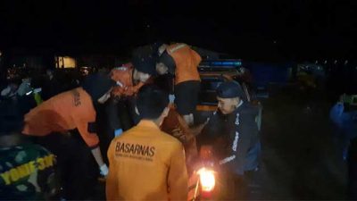 Tim Sar Sukabumi Temukan Korban Tenggelam di Pantai Batu Bintang