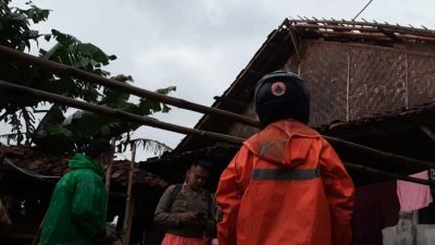 Puting Beliung di Sukabumi,  Tujuh Rumah di Desa Hanyawar Nagrak Rusak 