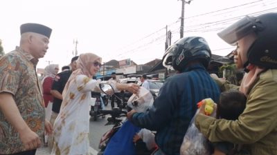 Anggota DPR RI Heri Gunawan Turun Langsung Ke Jalan Bagikan Ribuan Paket Takjil Kepada Masyarakat Sukabumi