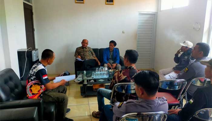 IUP Tambang Peridotit di Gunung Kate Sukabumi Diprotes, Ormas dan LSM Geruduk Kantor Kecamatan Cikembar