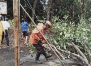 Kabupaten Sukabumi Diterjang Angin Kencang, puluhan rumah di Empat Kecamatan Porak-poranda