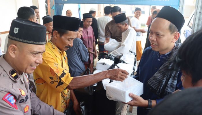 Polres Sukabumi Kota Tebar Ratusan Nasi Kotak, Dalam Program Jumat Berkah