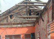 Rumah Warga di Sukaraja Ambruk Akibat Angin Puting Beliung