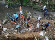 Sampah di Sungai Cisuda Kota Sukabumi Disapu Bersih