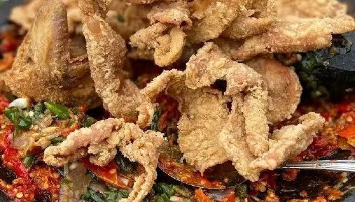 Ayam Goreng Crispy Sambal Geprek Sukabumi: Menyajikan Kelezatan Kuliner Khas Pedas