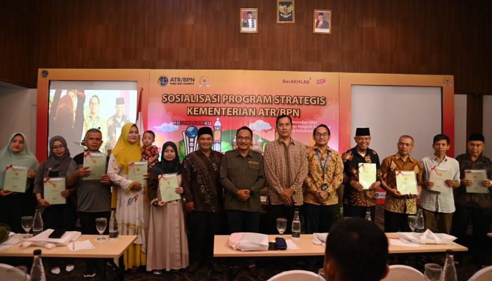 Anggota DPR RI Heri Gunawan Bantu Masyarakat Sukabumi Permudah Miliki Sertifikat Tanah