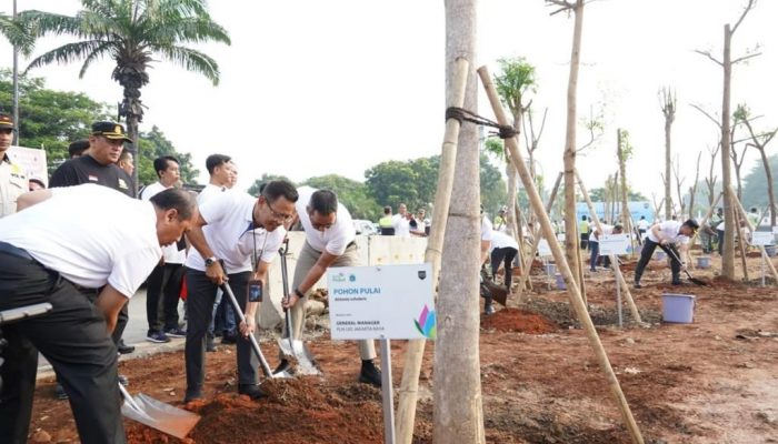 Tanam Harapan untuk Masa Depan, PLN dan Pemprov DKI Gelar Aksi Tanam Pohon di Bantaran Sungai