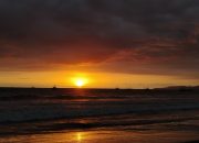 Pantai Pelabuhan Ratu di Sukabumi, Spot Menunggu Sunset yang Memesona