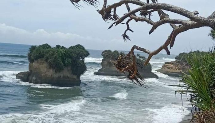 4 Tempat Wisata Alam Sukabumi, Dari Pantai Hingga Curug