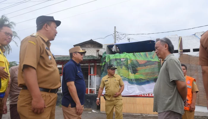 Pj Wali Kota Sukabumi Tinjau Langsung Lokasi Bencana Puting Beliung di Cibeureum