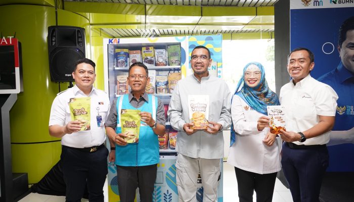 Bekerjasama Dengan PT KAI, PT PLN Dirikan Pusat Oleh-oleh Khas Jakarta di Vending Machine UMKM Stasiun Gambir