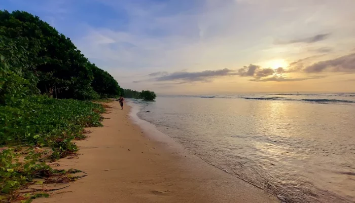Sisilain Keindahan Pantai Tenda Biru Ujung Genteng Kabupaten Sukabumi