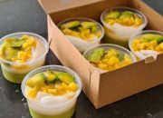 Kuliner Sukabumi Lezatnya Pudding Es Teler: Segarnya Potongan Buah dalam Setiap Gigitan