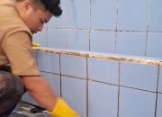 Kisah Mulia Cecep Pemuda di Sukabumi Yang Viral Keliling Bersihkan WC Masjid Hingga Diundang TV Nasional