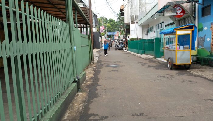 Gang Baldes di Kecamatan Cikole, Sukabumi: Surga Jajanan dan Beragam Layanan