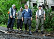 Tinjau Lokasi Bencana Sukabumi, PJ Gubernur : Keselamatan Warga Jadi Prioritas