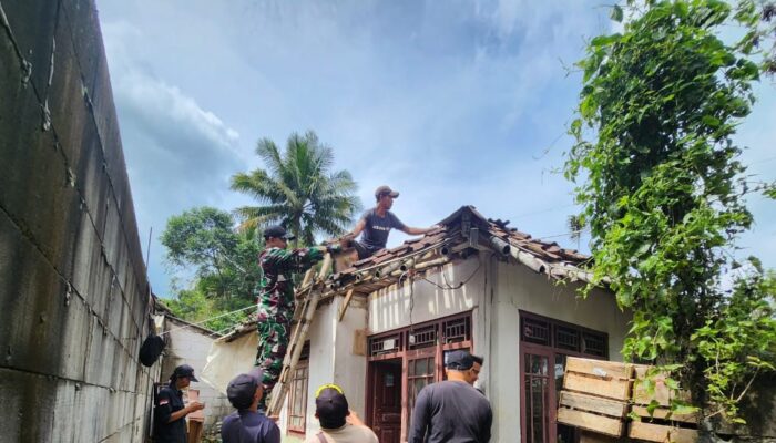 Bupati Sukabumi Bedah Rumah Warga Kurang Mampu di Kebonpedes