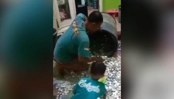 Tekun Menabung Koin Selama 8 Tahun, Mekanik di Sukabumi Kumpulkan Rp70 Juta