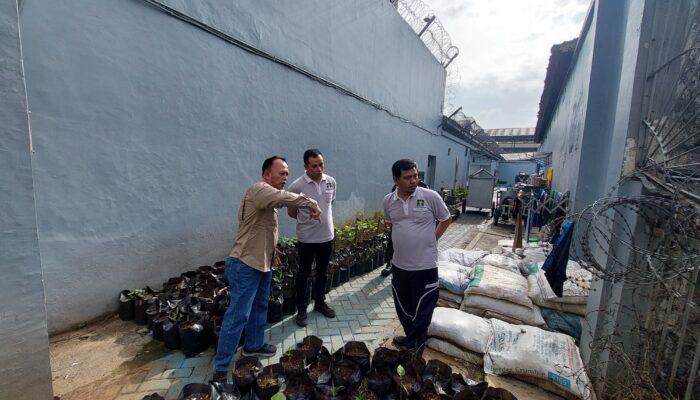 Pastikan Layanan Prima, Kalapas Sukabumi Kontrol Area Lapas