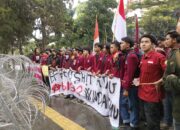 Mahasiswa Sukabumi Demo Tolak Pemangkasan Anggaran