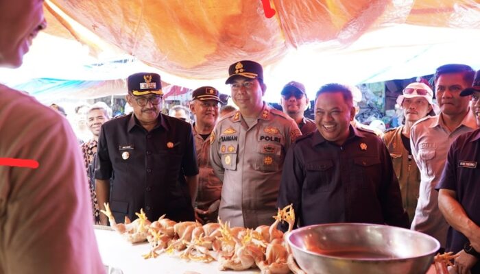 DPRD Sukabumi Sidak Pasar Palabuhanratu, Temukan Dugaan Pengurangan Takaran Minyakita