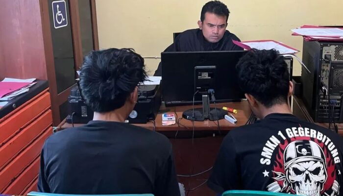 Polisi dan Warga Cibeureum Gagalkan Potensi Tawuran, Amankan Dua Remaja Bersenjata Tajam