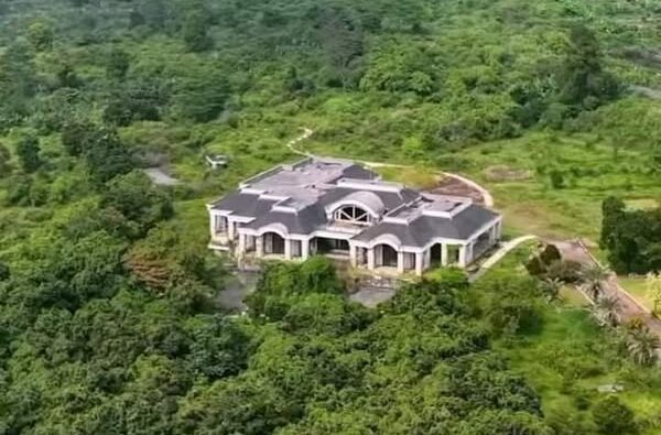 Villa Soeharto di Lereng Gunung Salak: Jejak Kemegahan yang Kini Terbengkalai