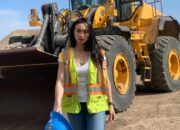 Cantik dan Berani, Amanda Duong Wanita Ini Tinggalkan Kampus Demi Jadi Tukang Bangunan