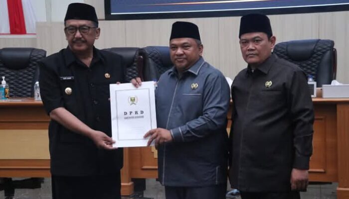 Bupati Hadiri Paripurna DPRD Kab Sukabumi Agenda Rekomendasi LKPJ Bupati Tahun Anggaran 2024