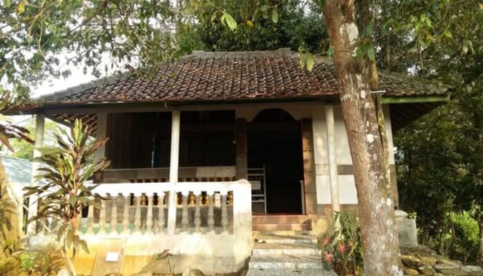 Ulama Pejuang Pendiri Pesantren Tertua di Sukabumi : Mama Cimuncang