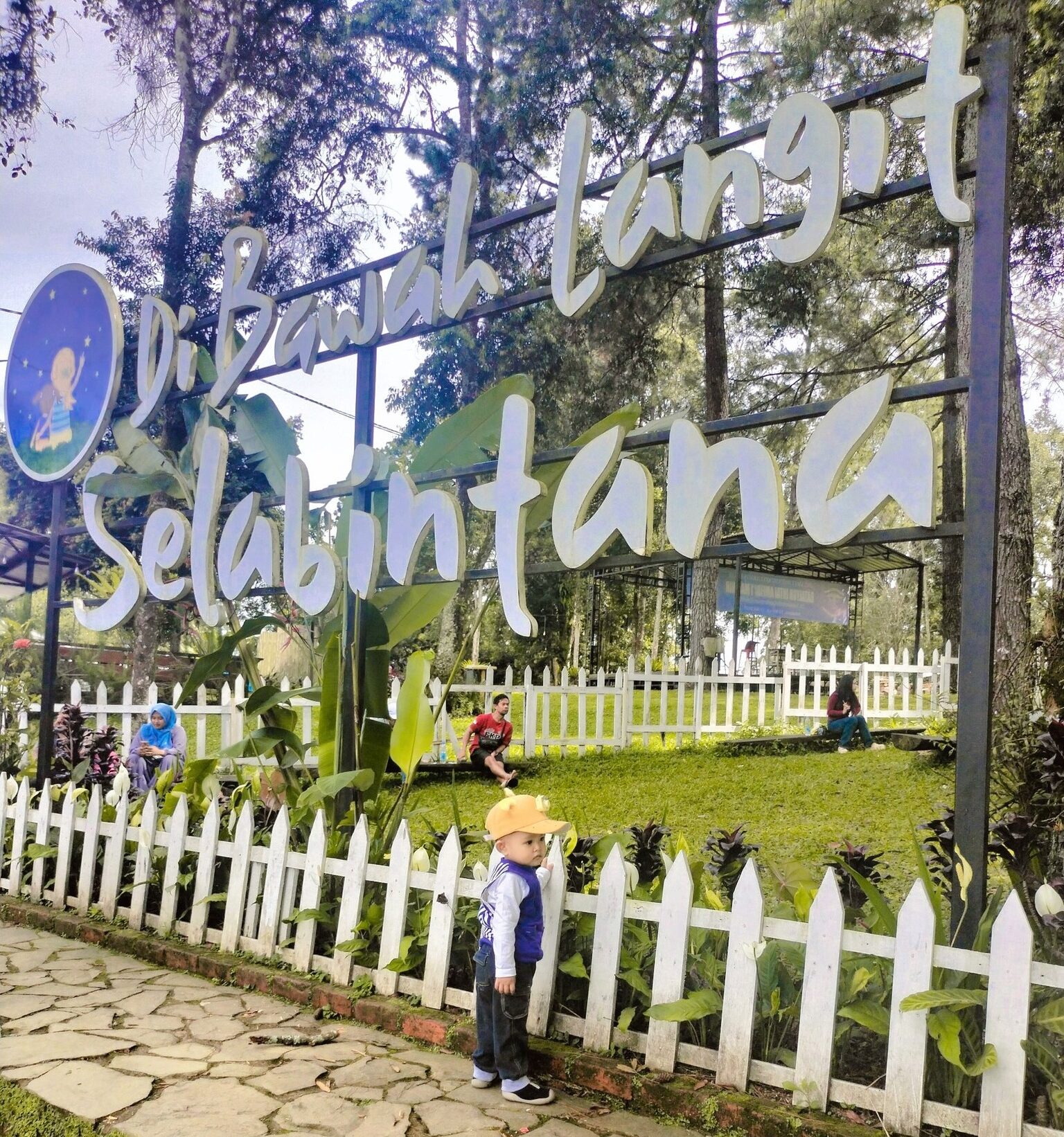 Di Bawah Langit Selabintana: Kafe Alam Terbuka dengan Suasana Sejuk di Sukabumi