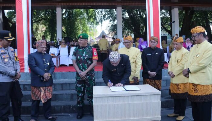Dipimpin Bupati, Ketua DPRD Kabupaten Sukabumi Ikuti Upacara Hardiknas
