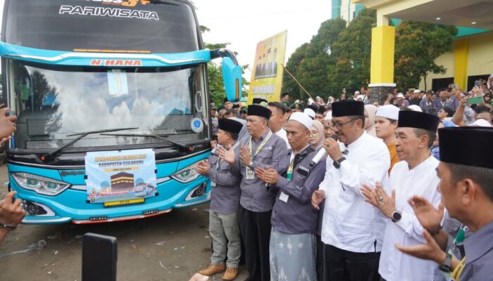 Lepas Calon Haji, Bupati Berpesan Luruskan Niat Beribadah, Jaga Kesehatan dan Nama Baik Daerah