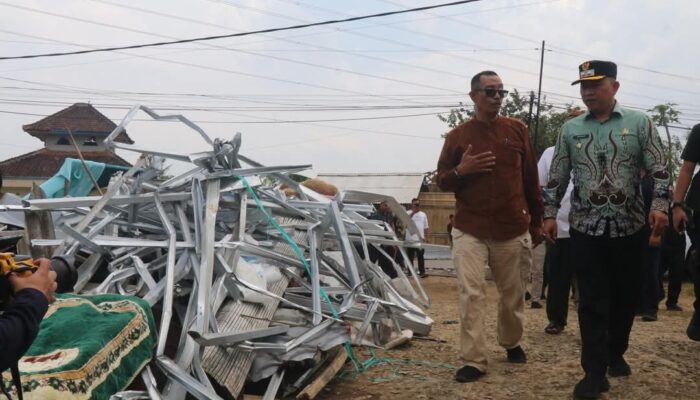 Dorong Ekonomi Ciambar, Wabup Sukabumi Tinjau Jalan dan Lokasi Bencana