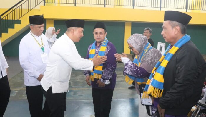 Lepas Calon Jemaah Haji Kloter 18, Wabup Andreas Amanatkan Beberapa Hal Penting