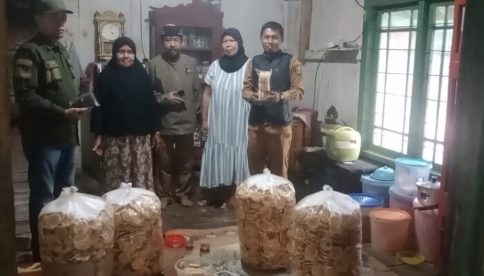 Camat Jampangkulon Tinjau UMKM Opak Jampang, Warisan Kriuk Khas Pajampangan yang Mendunia