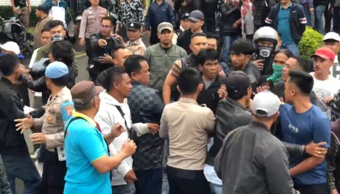 FSB Berujung Ricuh Dengan Warga Saat Protes Dugaan Pungli dan Ketidaktransparanan CSR di PT GSI 2 Sukalarang