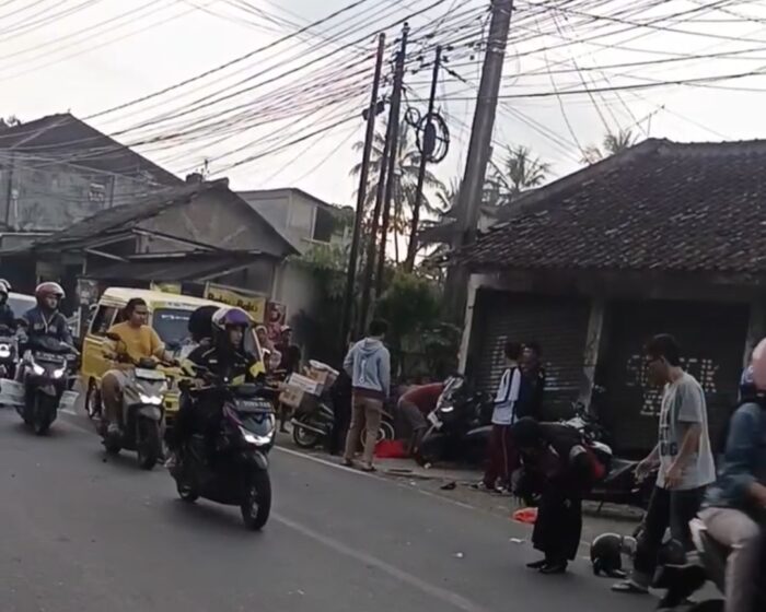 Kecelakaan Beruntun Tiga Sepeda Motor di Jalan Pelabuhan II