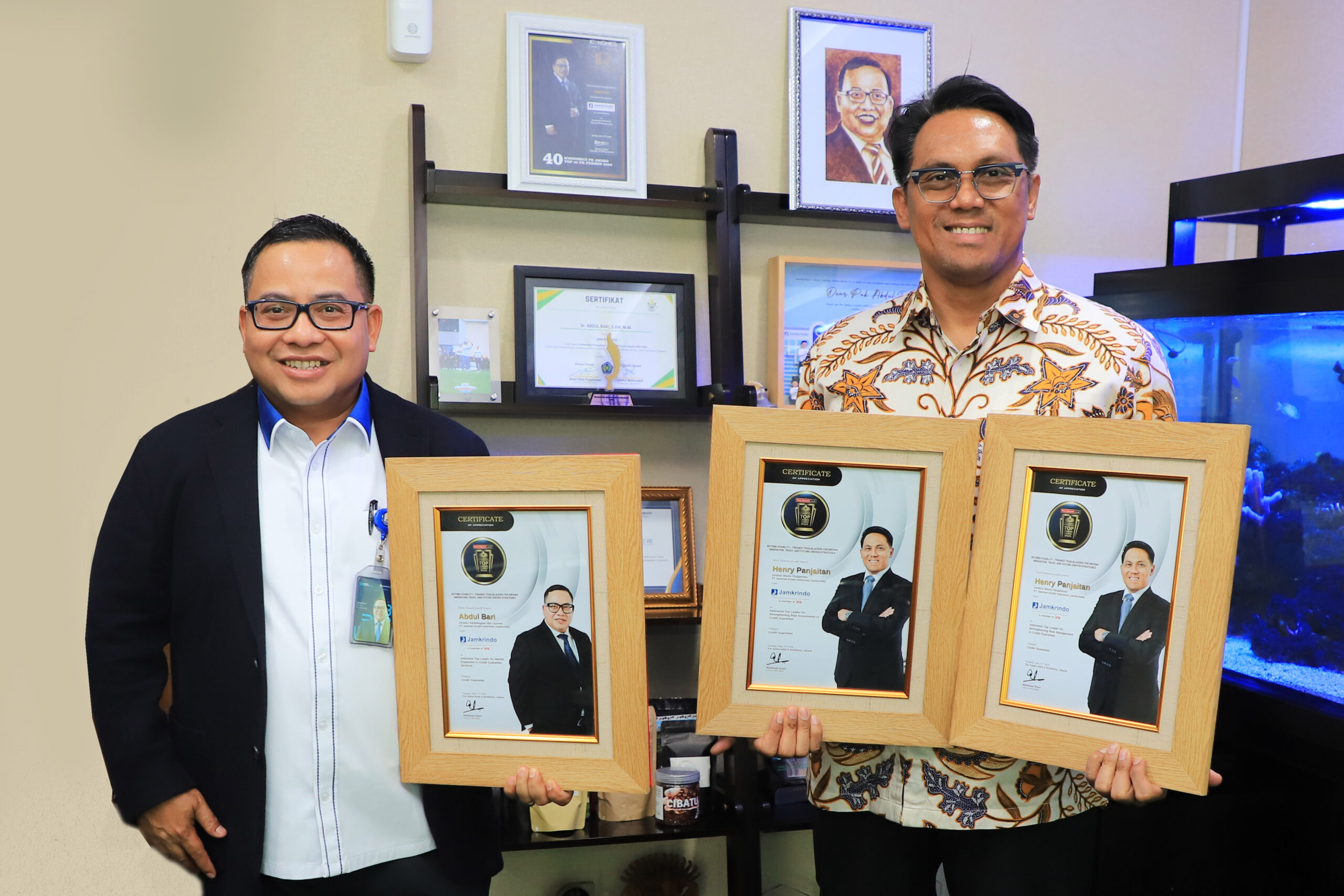 Jamkrindo Borong Tiga Penghargaan di Indonesia Financial Top Leader Award 2025