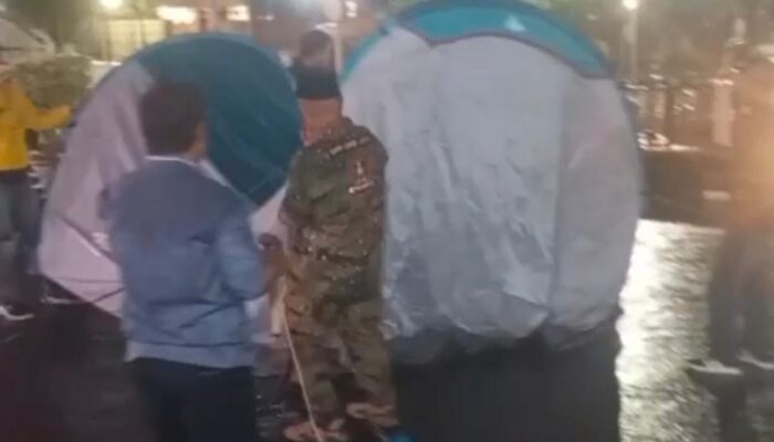 Nagih Utang Ke Pejabat Pemkot Sukabumi, Massa Menginap Hingga Mendirikan Tenda