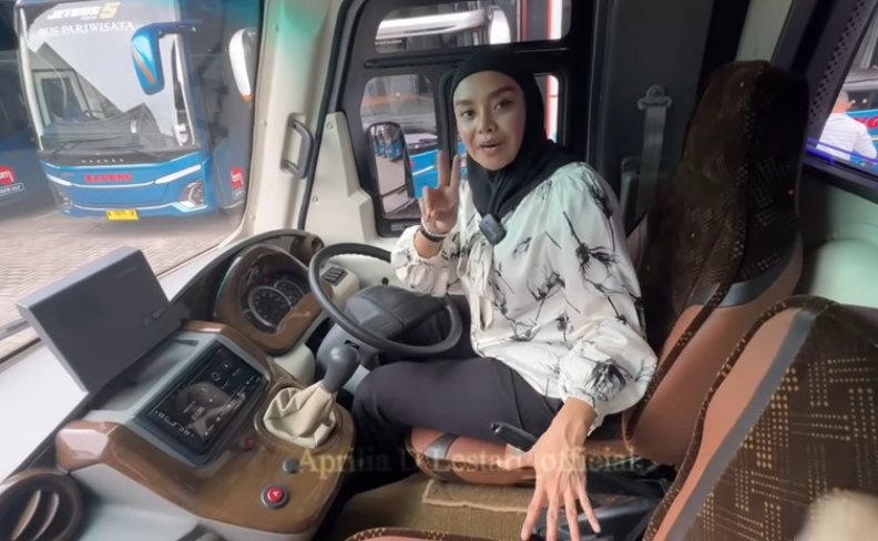 Aprilia D Lestari: Dulu Bos Akas Green, Kini Nakhoda Baru PO Bagong