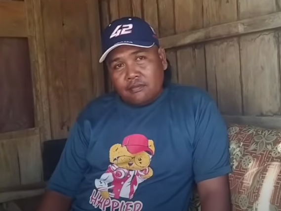 Busairi: Kuli Bangunan yang Hidupi Dua Istri dalam Rumah Tanpa Keramik, Kaya Akan Cinta dan Syukur