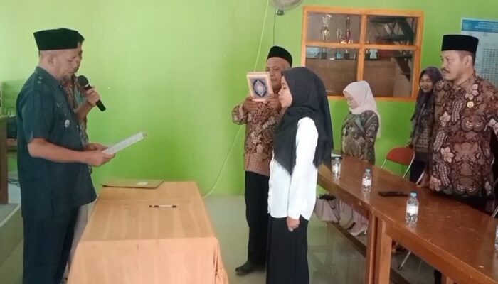BPD Desa Padajaya Kembali Lengkap, Camat Jampangkulon Lantik Anggota PAW